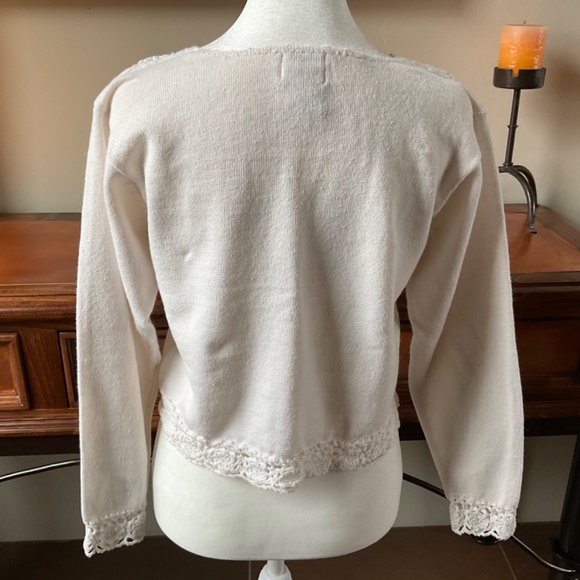 Moda Int’l Crochet Crop Sweater. White. Size S - Picture 5 of 9